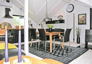 Nice home in Humble with kitchen