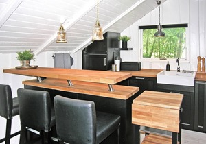 Nice home in Humble with kitchen