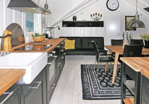 Nice home in Humble with kitchen