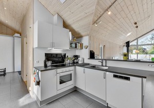 Nice home in Nørre Nebel with kitchen