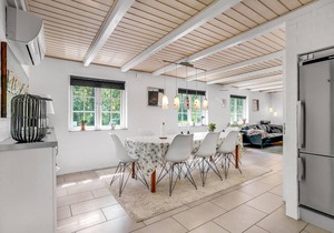 Nice home in Rømø with kitchen