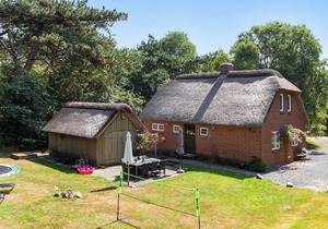 Nice home in Rømø with kitchen