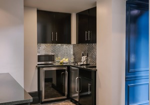 No. 284 powered by Sonder | Stellar Queen Room+ w/Balcony