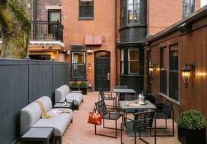 No. 284 powered by Sonder | Superior Queen Room+