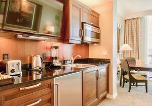 No Resort Fee ! Balcony Strip View Suite - Pool