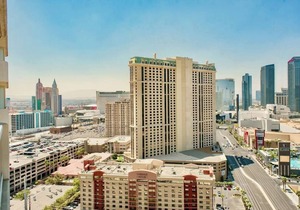 No Resort Fee ! Balcony Strip View Suite - Pool