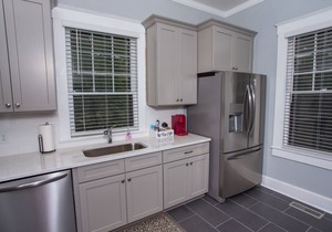 North Hill Hideaway/Newly Updated Home Downtown