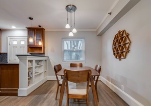 Oaklawn Townhouse - Walk to Shops and Restaurants