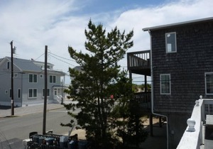 Ocean Block. Surf City. Duplex. Beach Badges. WIFI. Updated Kitchen. Deck.Surf.