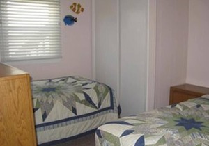 Ocean Block. Surf City. Duplex. Beach Badges. WIFI. Updated Kitchen. Deck.Surf.