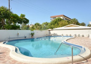 Ocean View Right on Beach 2br/2ba Steps to #1 Beach Directly on Siesta Key