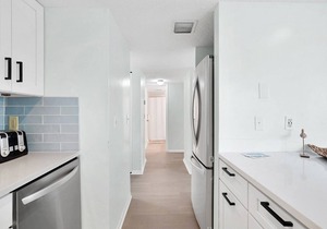 Ocean Villas 1: 3 bedroom 2 bath ground floor condo with 2 pools (1 heated) and