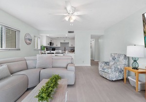 Ocean Villas 1: 3 bedroom 2 bath ground floor condo with 2 pools (1 heated) and