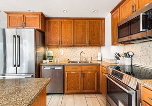 Ocean & West Maui mountain views, steps from beach