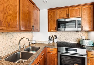 Ocean & West Maui mountain views, steps from beach