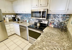 Oceanfront Condo in Paradise-Hale Mahina “mauiseaturtlecondo"