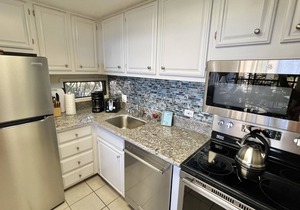 Oceanfront Condo in Paradise-Hale Mahina “mauiseaturtlecondo"