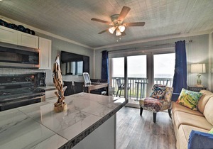 Oceanfront Corpus Christi Escape w/Community Pool