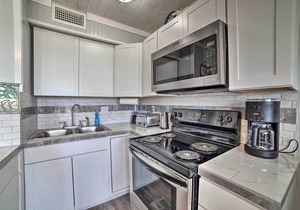 Oceanfront Corpus Christi Escape w/Community Pool