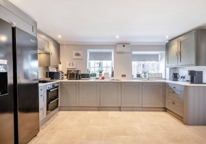 Old Cottage - Eight Bedroom House, Sleeps 15