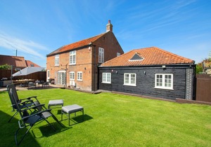 Old Cottage - Eight Bedroom House, Sleeps 15