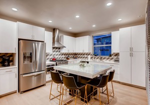 Old Town Swank - Brand New To Brewery District!