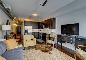 Old Towne Loft on Broughton -Steps to Everything!