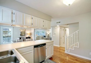 Old Village 3br 'coastal ' W/ Porch & Yard 3 Bedroom Villa