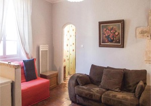 One-Bedroom Apartment in Barjac