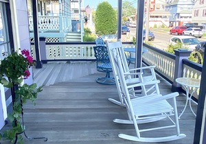 One Bedroom flat 1 block from Beach & 3 blocks from Washington Square