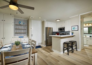 One-Bedroom Haven with Beautiful Peek Ocean Views and Lush Gardens!