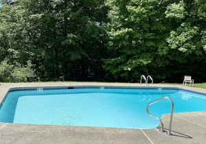 OUTDOOR POOL | MOUNTAINSIDE AT SUGARBUSH | WALK TO SLOPES |