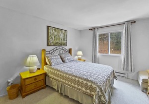 OUTDOOR POOL | MOUNTAINSIDE AT SUGARBUSH | WALK TO SLOPES |