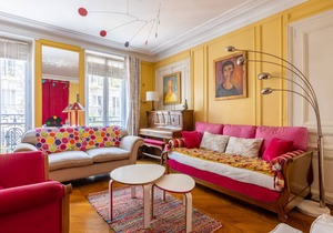 Painting the Streets of Pigalle, by Veeve