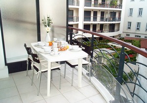 PALAIS LIBERTE II, Apartment with terrace, near the city center by RIVIERA HOLIDAY HOMES