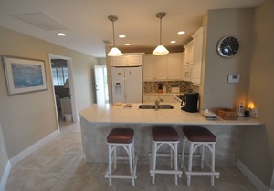 Palm Bay Club - Bayfront Large 2/2 Condo - Reasonable Price