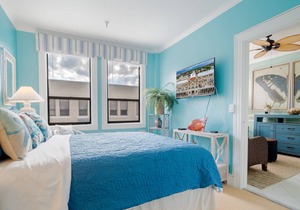 🏝Palm Beach Island King Suite, Walk to Beach and Restaurants, 24/7 Desk🏖