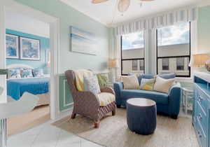 🏝Palm Beach Island King Suite, Walk to Beach and Restaurants, 24/7 Desk🏖