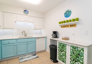 Palm Cay 3 · 3 Queen Beds · 2-Min Walk to Gulf