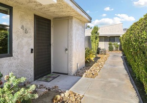 Palm Springs Hideaway: Private ground level condo with pool, hot tub, sauna & fitness center!
