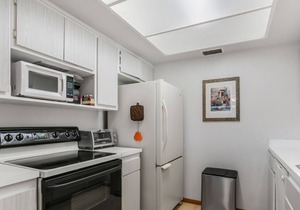 Palm Springs Hideaway: Private ground level condo with pool, hot tub, sauna & fitness center!