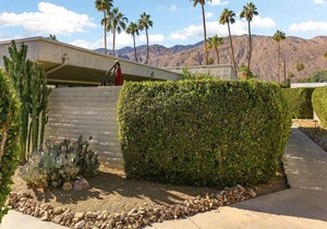 Palm Springs Hideaway: Private ground level condo with pool, hot tub, sauna & fitness center!
