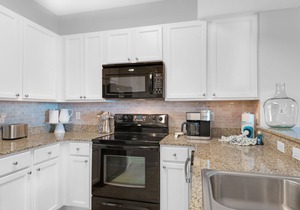 ⛱️Palms 2711 | Lagoon Pool+ Beach Nearby