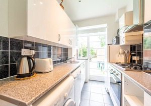 Pass the Keys | Spacious Shepherds Bush Apartment With Garden