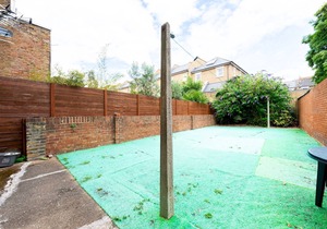 Pass the Keys | Spacious Shepherds Bush Apartment With Garden
