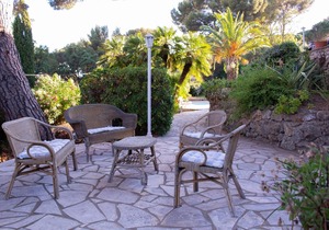 Peaceful 1930s villa just a stone's throw from the sea