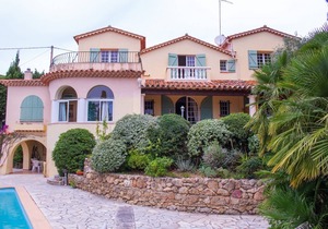 Peaceful 1930s villa just a stone's throw from the sea