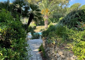 Peaceful 1930s villa just a stone's throw from the sea