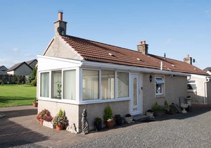 Peaceful-Honeysuckle Scottish Cottage with Hot Tub