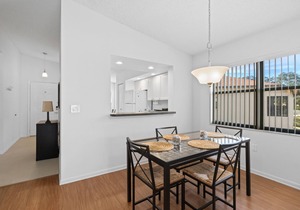 Peaceful Lakeview Condo 2 Pools Minutes to IMG & Beaches